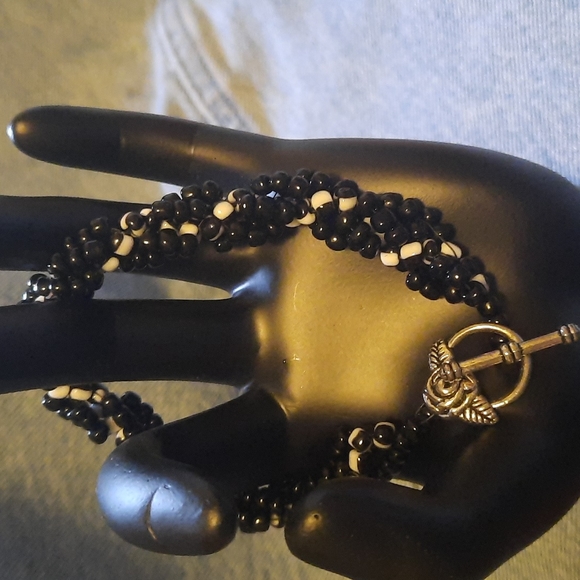 Source Unknown Jewelry - Black and White Flower Toggle Beaded Bracelet..Look.